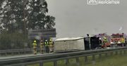 Trzcianka: Bus przewrócił się na bok na S8. Trasa jest zablokowana