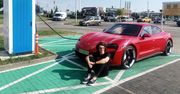 Jestem Michał i od dwóch lat jeżdżę elektrykami. Mają wady, ale dla mnie już dziś wygrywają (Opinia)