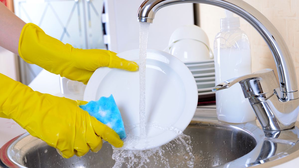 Jak oszczędnie zmywać naczynia?