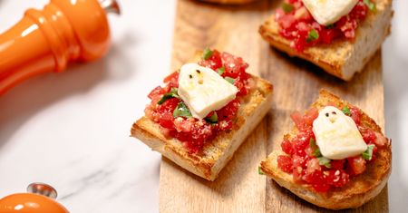 Duszkowa bruschetta. Strasznie smaczny przepis na Halloween