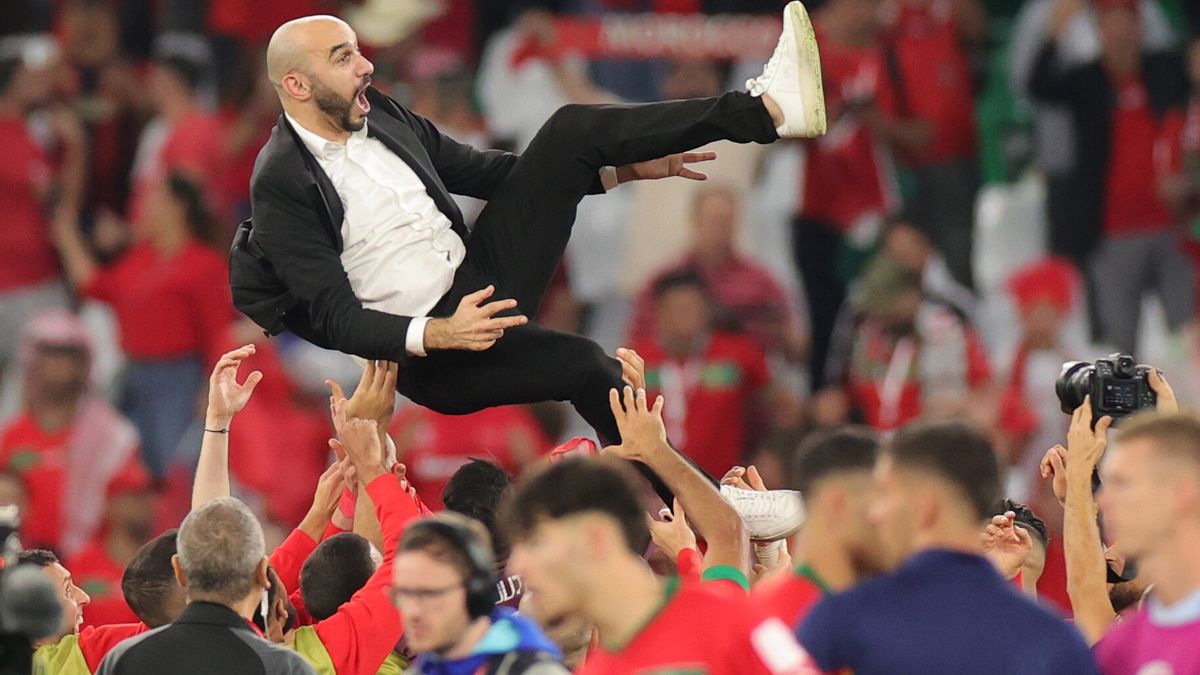 Head coach Walid Regragui of Morocco celebrates after winning the FIFA World Cup 2022 round of 16 soccer match between Morocco and Spain at Education City Stadium in Doha, Qatar, 06 December 2022. EPA/Friedemann Vogel Dostawca: PAP/EPA.