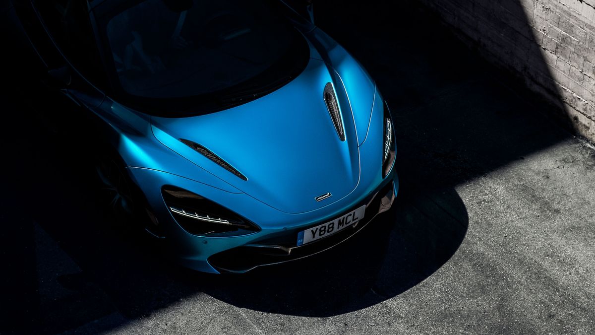 McLaren nie zdradza, że chodzi o 720S Spidera. Na zdjęciu jednak widać, że dach w tym aucie można zdjąć.