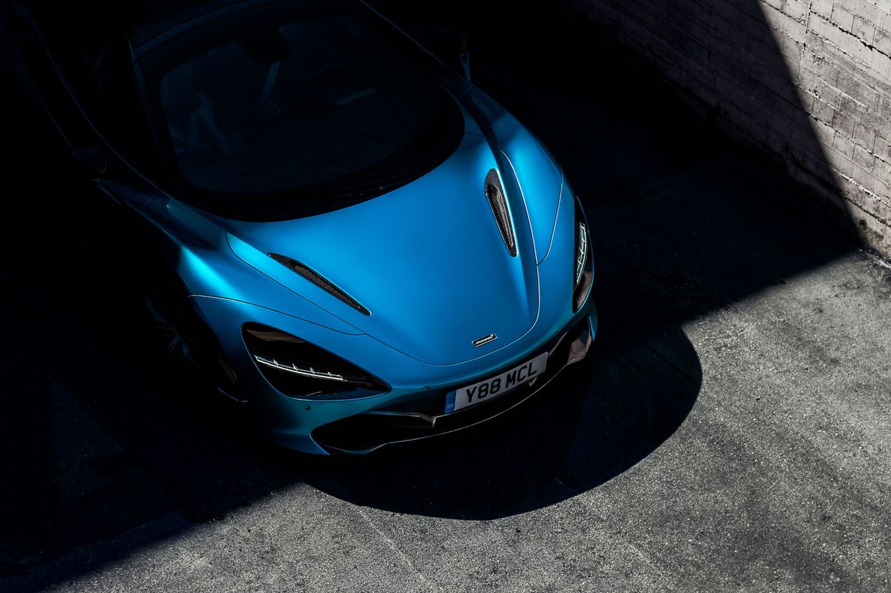 McLaren nie zdradza, że chodzi o 720S Spidera. Na zdjęciu jednak widać, że dach w tym aucie można zdjąć.