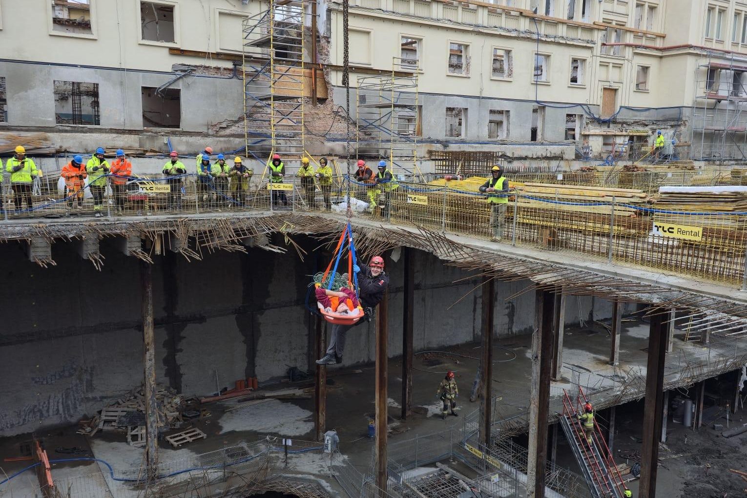 Incydent na budowie hotelu Roberta de Niro. Brawurowa akcja straży