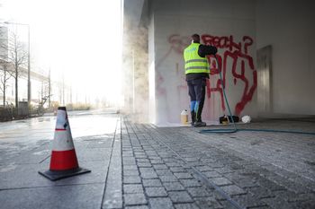 Warszawa walczy z grafficiarzami. Niewielu wandali udaje się złapać
