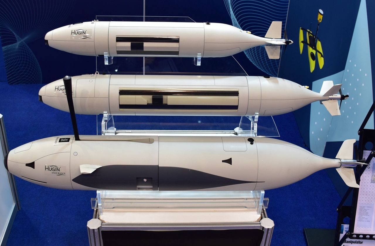Modele bezzałogowych pojazdów podwodnych Hugin. Od góry Hugin 1000, Hugin Superior i Hugin Endurance