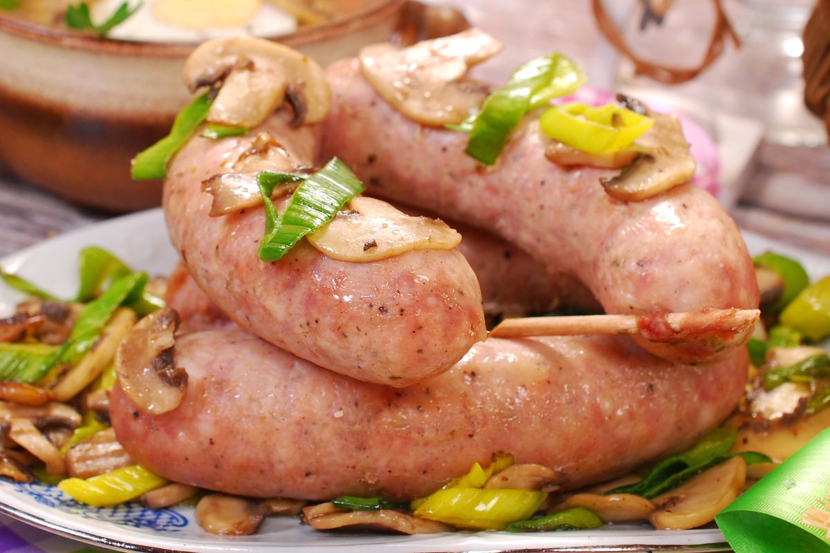 Inni pieką na kiszonej kapuście. Teść ma lepszy patent na białą kiełbasę