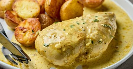 Zapomnij o nudnych kotletach. Ten filet z kurczaka jest miękki, delikatny i rozpływa się w ustach