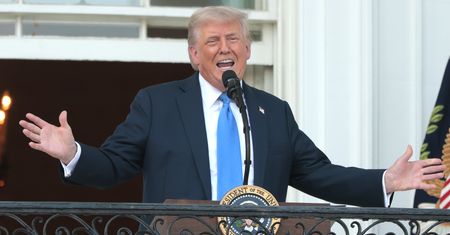 Trump wprowadza całkowity zakaz podróży do USA dla 12 krajów