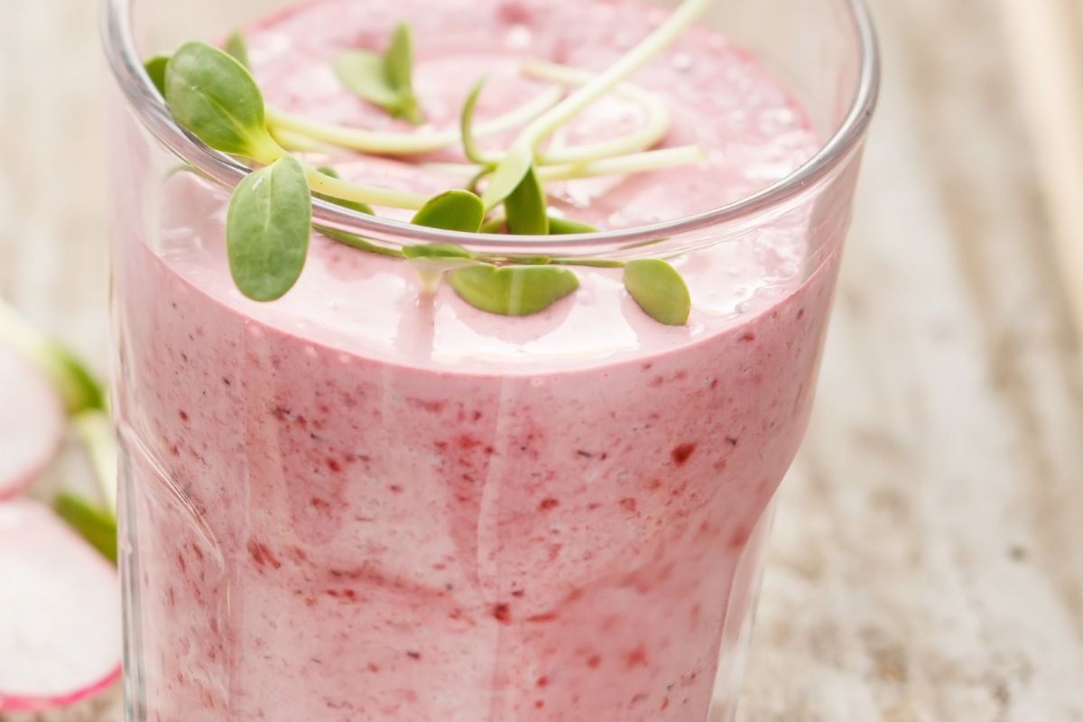 Zetrzyj i dodaj do kefiru. Przeczyści jelita, pomoże schudnąć i wzmocnić zęby