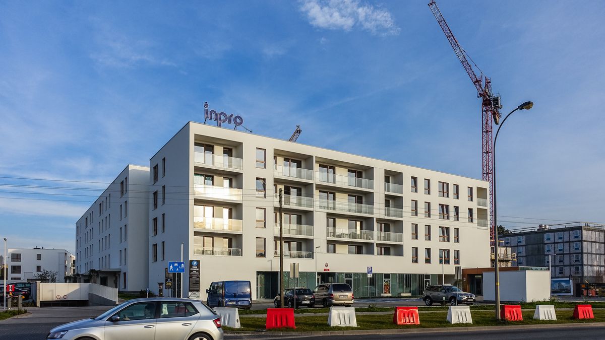 House Prices Continue To Boom In Poland, Gdansk
New new housing estate construction site is seen in Gdansk, Poland on 3 October 2021 Rapid rise in house prices continue to grow at one of the fastest rates in the EU, and often rival those found in western Europe. The governments new economic programme, which seeks to help families buy property, could further stoke the market. (Photo by Michal Fludra/NurPhoto via Getty Images)
NurPhoto
budowa, plac budowy, apartments, block of flats, flats, mieszkania, housing, construction, new flats, blocks of flats, new housing estate, under construction, bricks, blocks, inpro, building materials, concrete mixer, crane