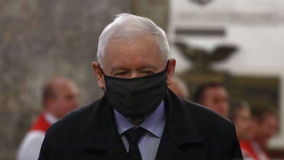 Warszawa, 19.10.2021. Wicepremier, prezes PiS Jarosław Kaczyński w kościele św. Stanisława Kostki w Warszawie, 19 bm. Z okazji 37. rocznicy męczeńskiej śmierci  ks. Jerzego Popiełuszki odprawiona została msza święta w intencji kanonizacji kapelana Solidarności. (kf) PAP/Tomasz Gzell