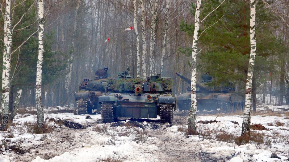 Czołgi PT-91 Twardy w czasie ćwiczeń - zdjęcie ilustracyjne