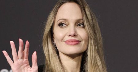 Dawno niewidziana Jolie w Szanghaju. Jej sukienka to hit dla 50-latek