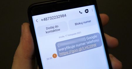 SMS z numeru 732232984. Mogłeś go dostać lub... wysłać