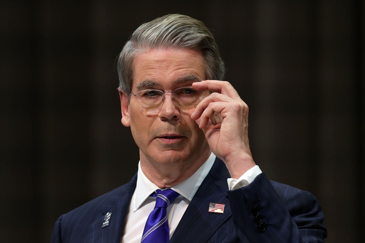 Negocjacje USA z Chinami. Rozmowy mogą dotyczyć zakupu ropy od Rosji i Iranu