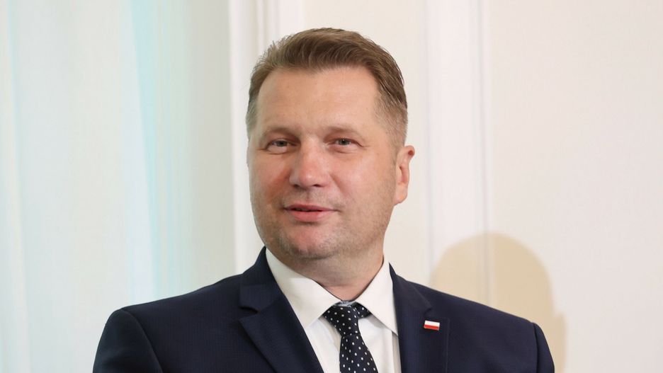 Prezydent podpisa? ustawe o utworzeniu Akademii Mazowieckiej w P?ocku
Fot. Piotr Molecki/East News, Warszawa, 29.08.2022. Prezydent Andrzej Duda podpisal Ustawe z dnia 5 sierpnia 2022 r. o utworzeniu Akademii Mazowieckiej w Plocku.
N/z: minister edukacji i nauki Przemyslaw Czarnek
Piotr Molecki