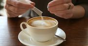 Dodaj odrobinkę do kawy zamiast cukru. Nigdy więcej nie zechcesz jej posłodzić