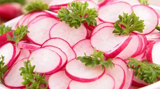 Rzodkiewka jednak nie dla każdego. Oto kto nie powinien jej jeść