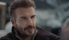 David Beckham w spocie Nespresso gra w piłkę z bałwanem