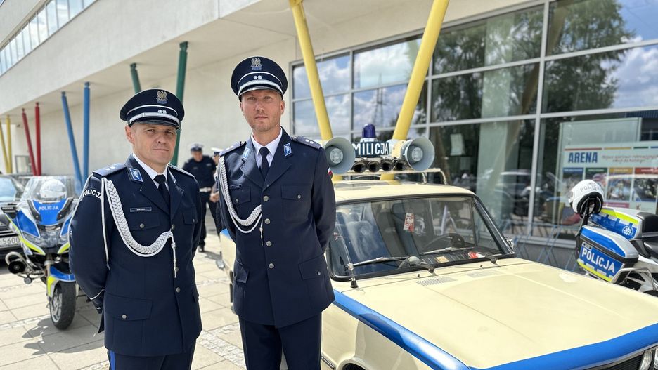 Święto Policji w Tomaszowie 2025, a na nim także policjanci z Piotrkowa, Opoczna, Rawy Mazowieckiej, Brzezin i powiatu Łódzkiego-Wschodniego