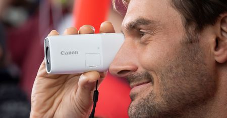 Canon PowerShoot Zoom to aparat jak luneta. Pozwoli na znaczne zbliżenia