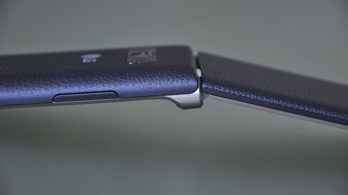 LG Wine Smart - czy smartfon z klapką ma sens? [pierwsze wrażenia] 1