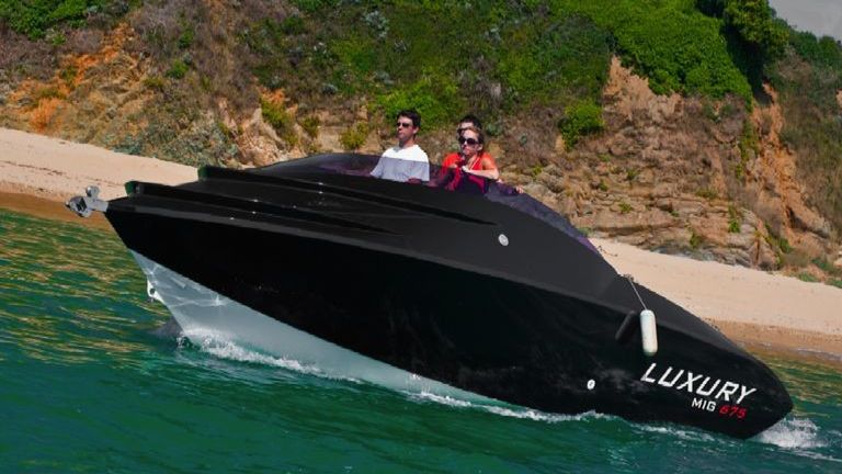 MIG 675 - luksus na falach i 500 koni ekologicznej mocy 1