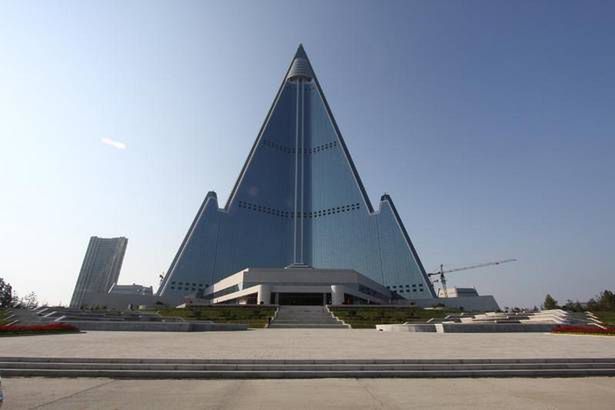 Północnokoreański Hotel Zagłady ujawnia tajemnicę: to wielka, betonowa wydmuszka