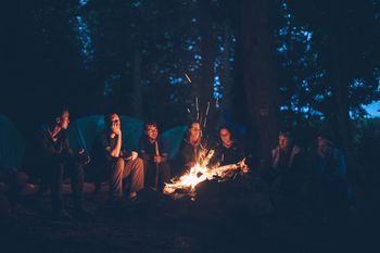To będzie magiczny, letni wieczór. Stowarzyszenie Nowa Przestrzeń zaprasza na Czytanie Legend Głogowskich przy ognisku. Wstęp wolny