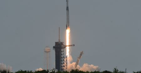 SpaceX wstrzymuje starty Falcon 9. W trakcie lotu wystąpiły problemy