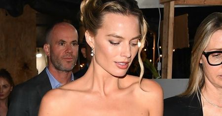 Margot Robbie zachwyciła w małej czarnej. To sukienka polskiej projektantki