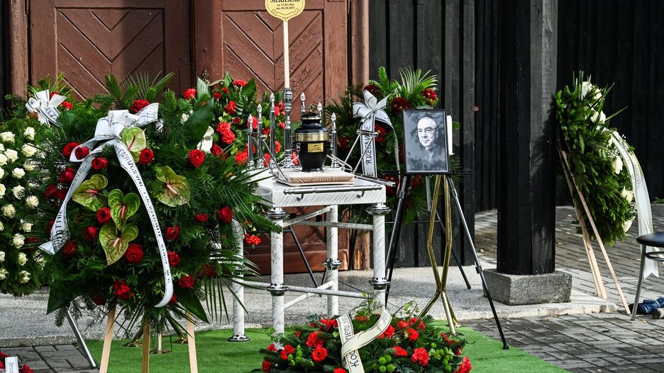 W ostatniej drodze Leszkowi Siekierskiemu, dyrektorowi V LO w Bydgoszczy, towarzyszyły tłumy.