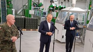 Donald Tusk w Skarżysku-Kamiennej. Premier bierze udział w otwarciu hali produkcyjnej w Mesko