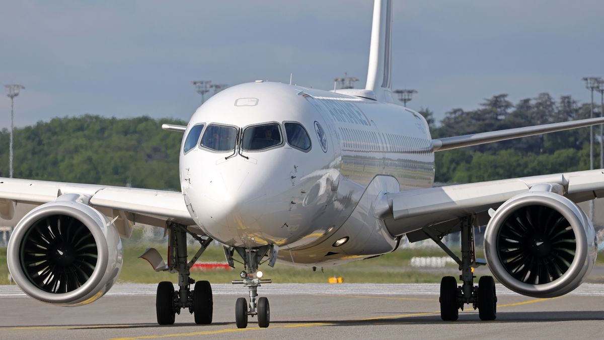 Airbus A220 to jeden z dwóch modeli, które LOT bierze pod uwagę