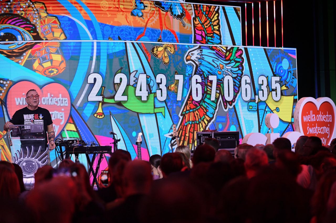 WOŚP 2023. Jak wpłacić na zbiórkę? Aukcje, eSkarbonki, SMS