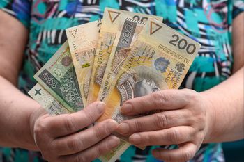 Seniorzy stracili ponad 1,5 mln zł. Służby rozbiły gang oszustów