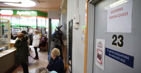 Nowe mutacje koronawirusa. Pfizer i BioNTech poinformowały o skuteczności szczepionek