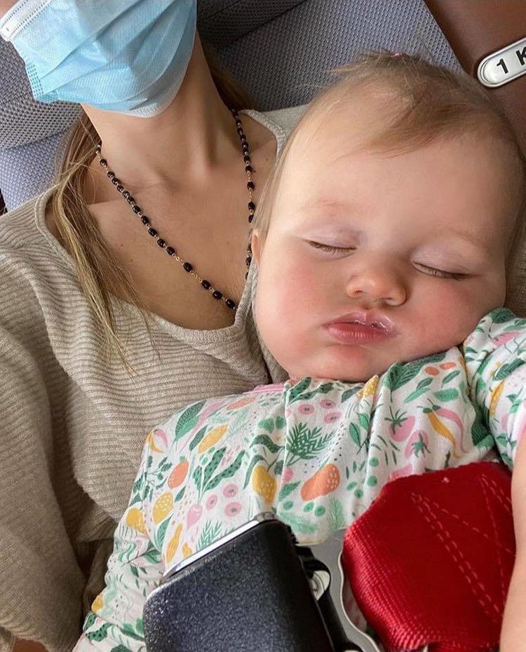 Joanna Krupa chwali się ubrudzonym kupą sweterkiem