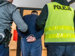 Częstochowscy policjanci zatrzymali złodziei, którzy podawali się za pracowników wodociągów.