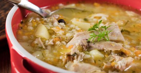 O tej babcinej zupie już mało kto pamięta. Jedz miska za miską, a jelita będą chodzić jak w zegarku