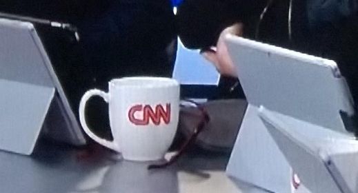 Dziennikarze CNN za tabletami sponsorującego program Microsoftu mieli iPady