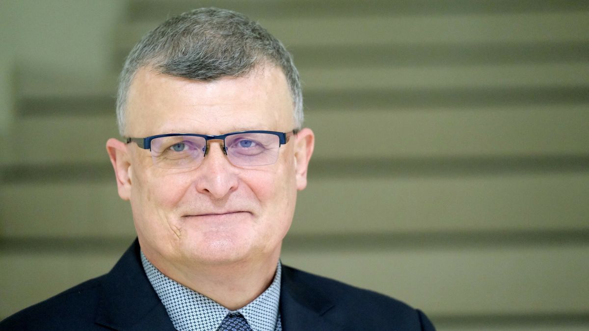 Dramatyczny skok liczby zakażeń. Potrzebny twardy lockdown? Dr Grzesiowski tłumaczy 