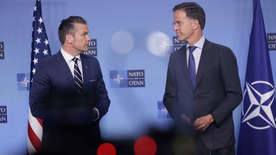 NATO Defense Ministers Meeting
epa12156634 NATO Secretary General Mark Rutte (R) welcomes US Secretary of Defense Pete Hegseth (L) prior to a North Atlantic Treaty Organisation (NATO) defense ministers meeting at the NATO headquarters in Brussels, Belgium, 05 June 2025.  EPA/OLIVIER MATTHYS 
Dostawca: PAP/EPA.
OLIVIER MATTHYS
NATO, meeting, defense, security