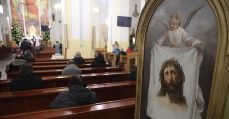 Złotoryja. Bezdomni urządzili w kościele libację
