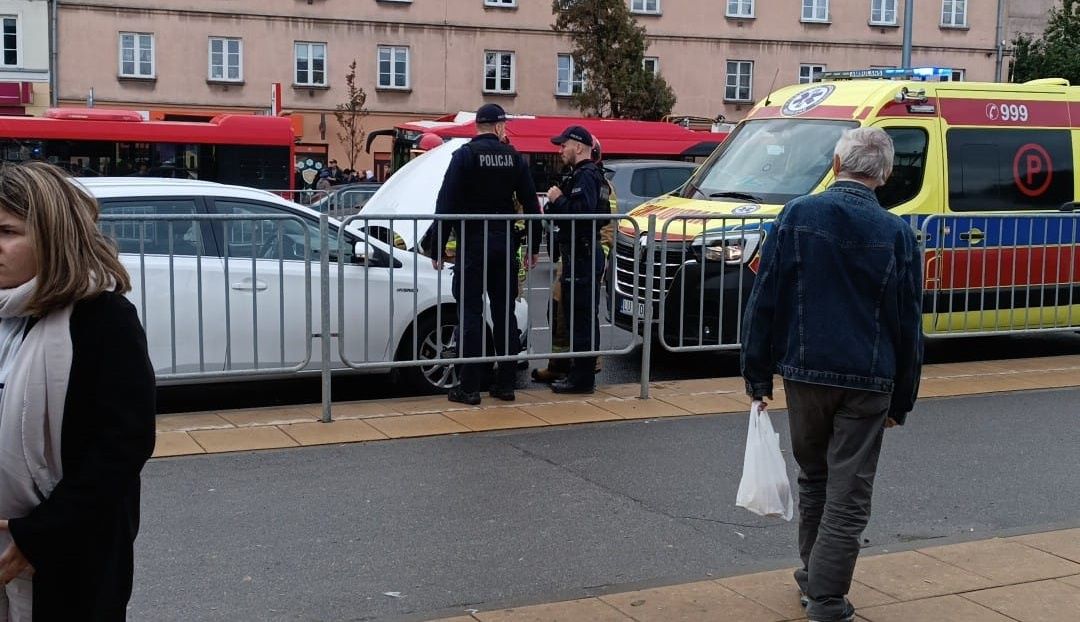 Ciężarówka uderzyła w tył toyoty na al. Tysiąclecia