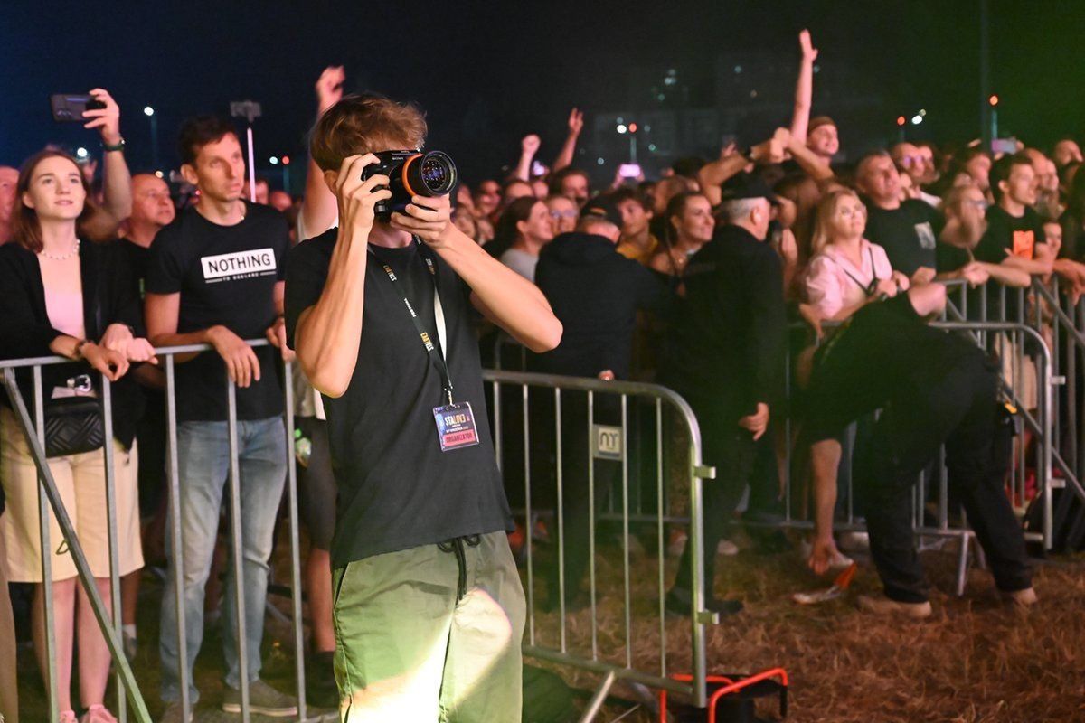 Kazik Staszewski z zespołem &#34;Kult&#34; na koncercie w Stalowej Woli