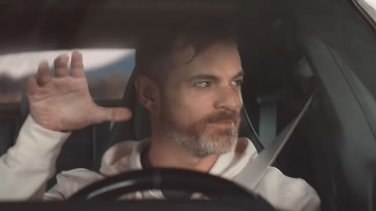 Jeden z kierowców jeżdżących Mercedesami AMG GT 4door 4 Matic