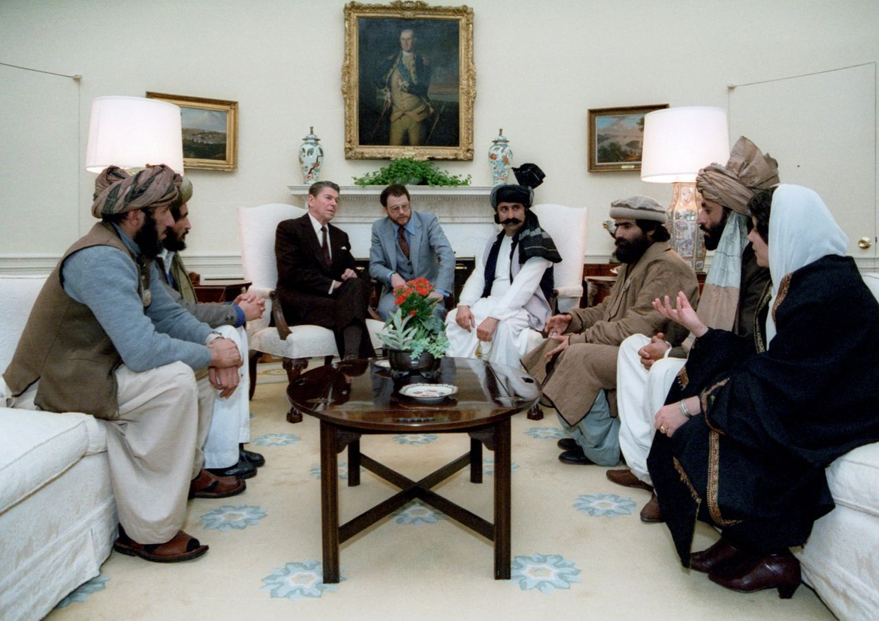 Spotkanie przywódców mudżahedinów z prezydentem Ronaldem Reaganem w Białym Domu