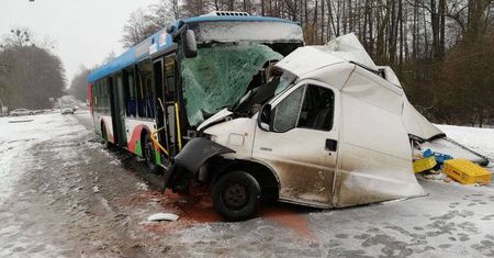 Sosnów: Bus zderzył się z autobusem, nie żyje jedna osoba